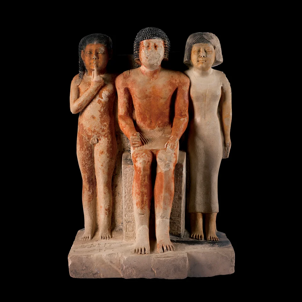 《ニカーラーとその家族の像》 前2455 ~前2350年頃 